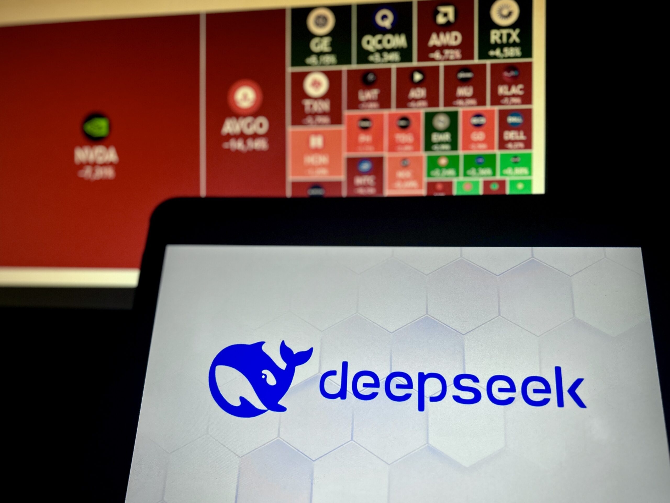 DeepSeek: La IA China que Desafía a ChatGPT con un Enfoque Eficiente y Privado